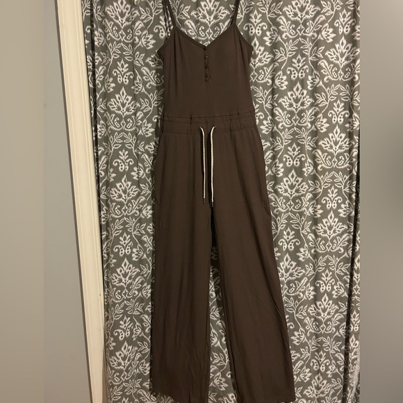 VUORI Pose Henley Jumpsuit Color Chocolate Brown SMALL - Picture 9 of 15